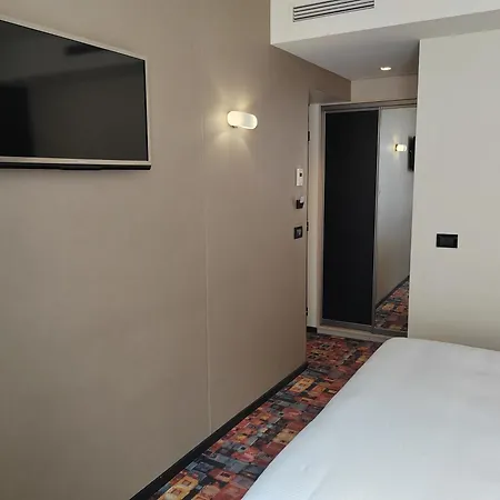 Helussi Hotel París