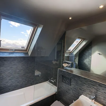 エルッシオテル パリ