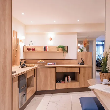Helussi Paris